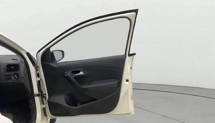 2016 Volkswagen Polo COMFORTLINE 1.2L, Petrol, Manual, 1,00,255 km, RHS Front Door