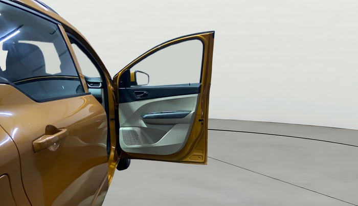 2020 Renault TRIBER RXL MT, Petrol, Manual, 87,663 km, RHS Front Door