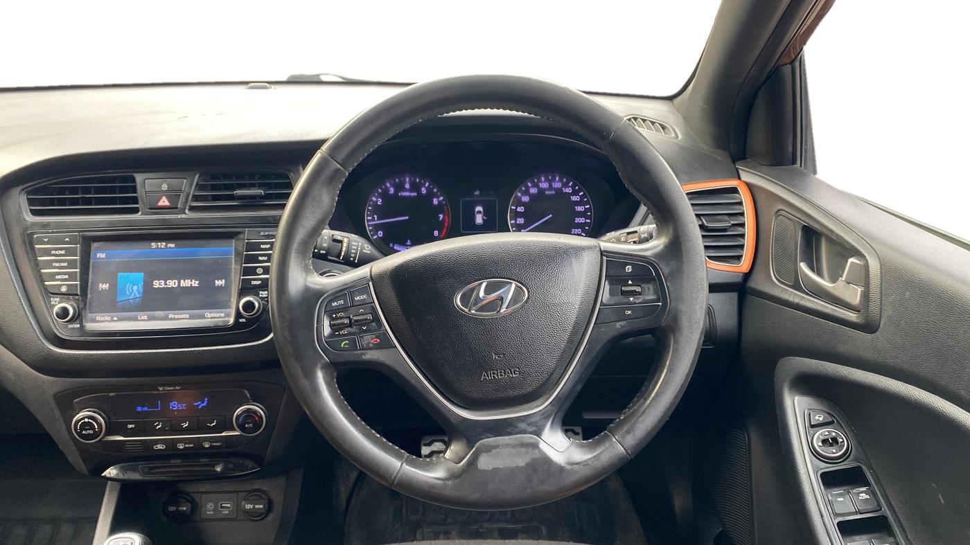 2016 Hyundai i20 Active 1.2 SX, Petrol, Manual, 1,10,521 km, Steering Wheel Close Up