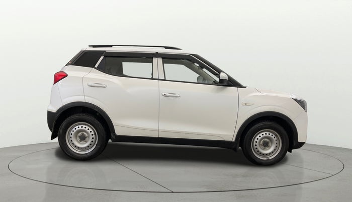 2023 Mahindra XUV300 W4 1.2 PETROL, Petrol, Manual, 35,728 km, Right Side View
