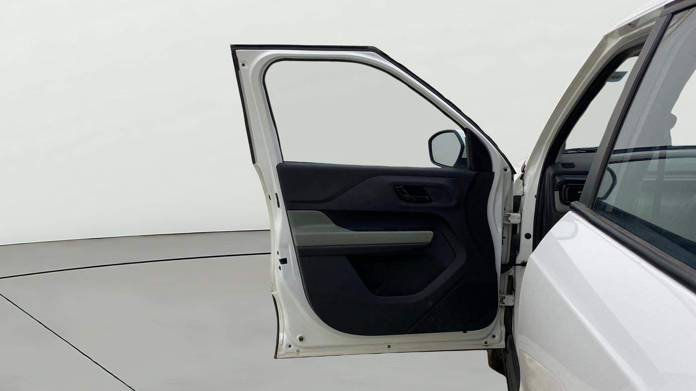 2023 Tata PUNCH ADVENTURE RHYTHM PACK AMT, Petrol, Automatic, 11,520 km, LHS Front Door