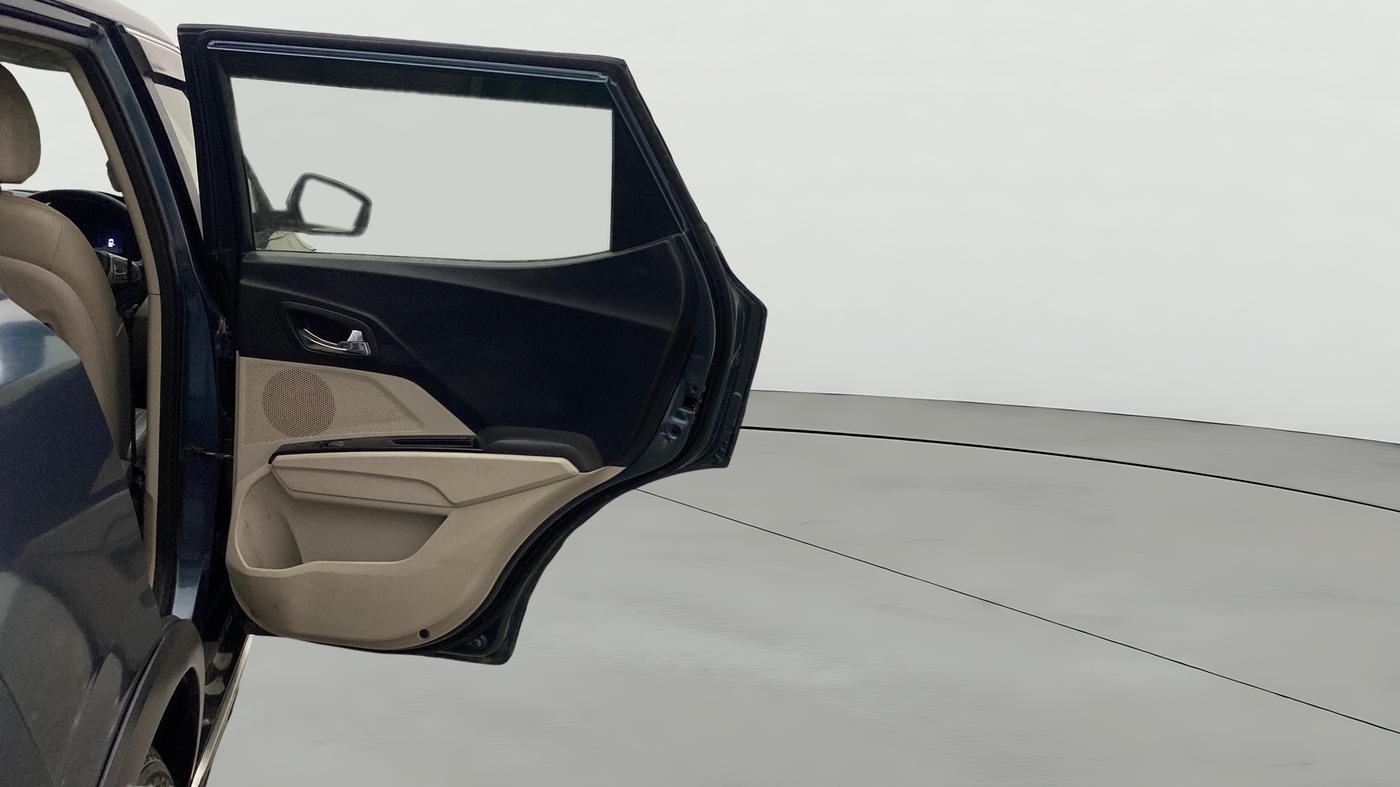2020 Mahindra XUV300 W8 (O) 1.2 PETROL, Petrol, Manual, 96,192 km, RHS Rear Door