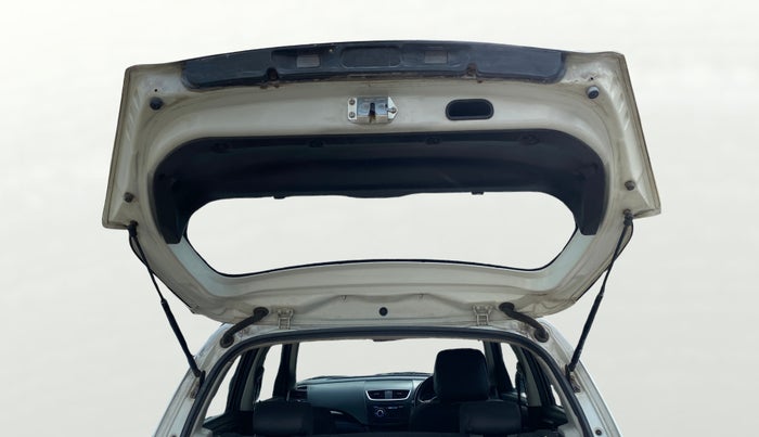 2014 Maruti Swift VXI, Petrol, Manual, 95,939 km, Boot Door Open