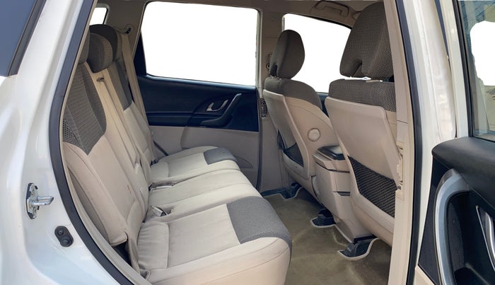 2017 Mahindra XUV500 W6, Diesel, Manual, 37,310 km, Right Side Rear Door Cabin