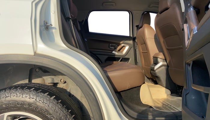 2020 Tata Harrier XZA 2.0L DUAL TONE, Diesel, Automatic, 1,22,626 km, Right Side Rear Door Cabin