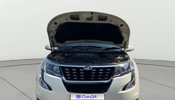 2018 Mahindra XUV500 W7, Diesel, Manual, 1,03,059 km, Open Bonet