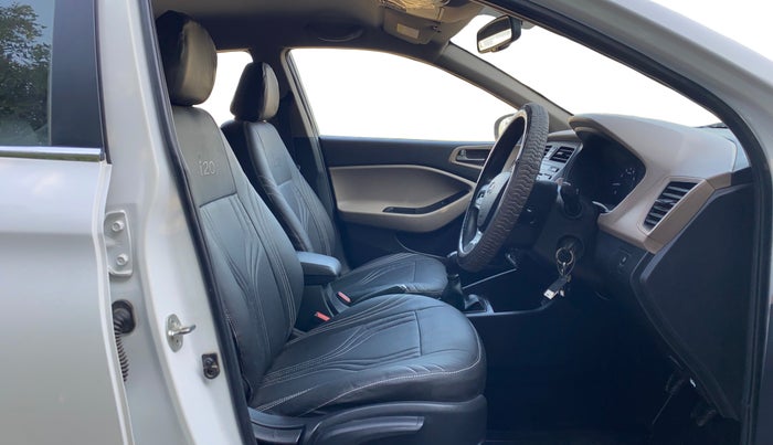 2017 Hyundai Elite i20 SPORTZ 1.2, Petrol, Manual, 68,116 km, Right Side Front Door Cabin