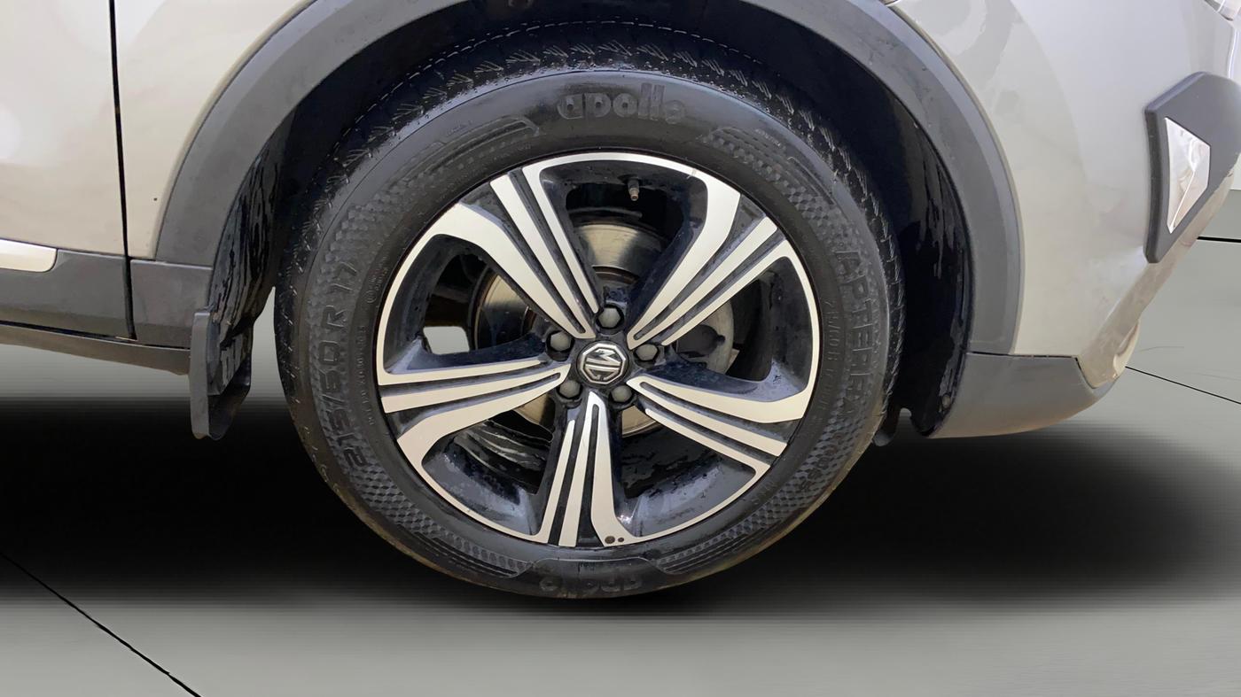 2022 MG ASTOR SAVVY 1.5 CVT, Petrol, Automatic, 60,958 km, Right Front Wheel