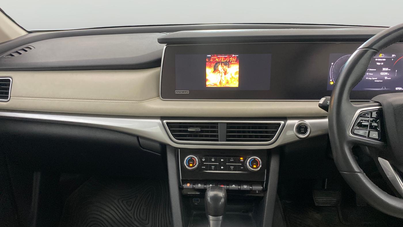 2021 Mahindra XUV700 AX 7 P AT 7 STR, Petrol, Automatic, 66,993 km, Air Conditioner