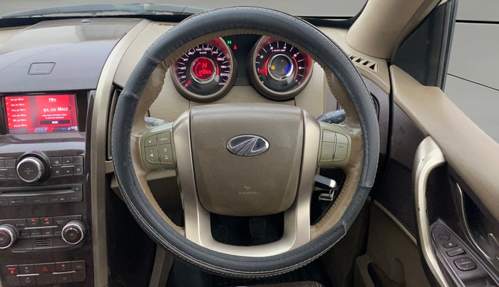 2012 Mahindra XUV500 W8 AWD, Diesel, Manual, 1,23,095 km, Steering Wheel Close Up