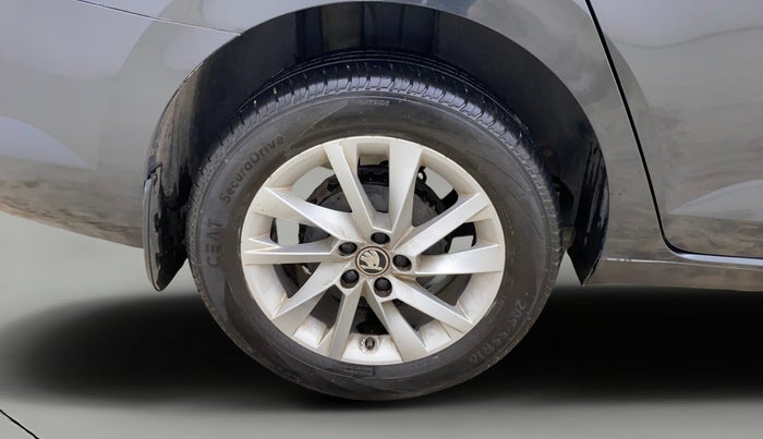 2022 Skoda SLAVIA AMBITION 1.0L TSI AT, Petrol, Automatic, 42,623 km, Right Rear Wheel