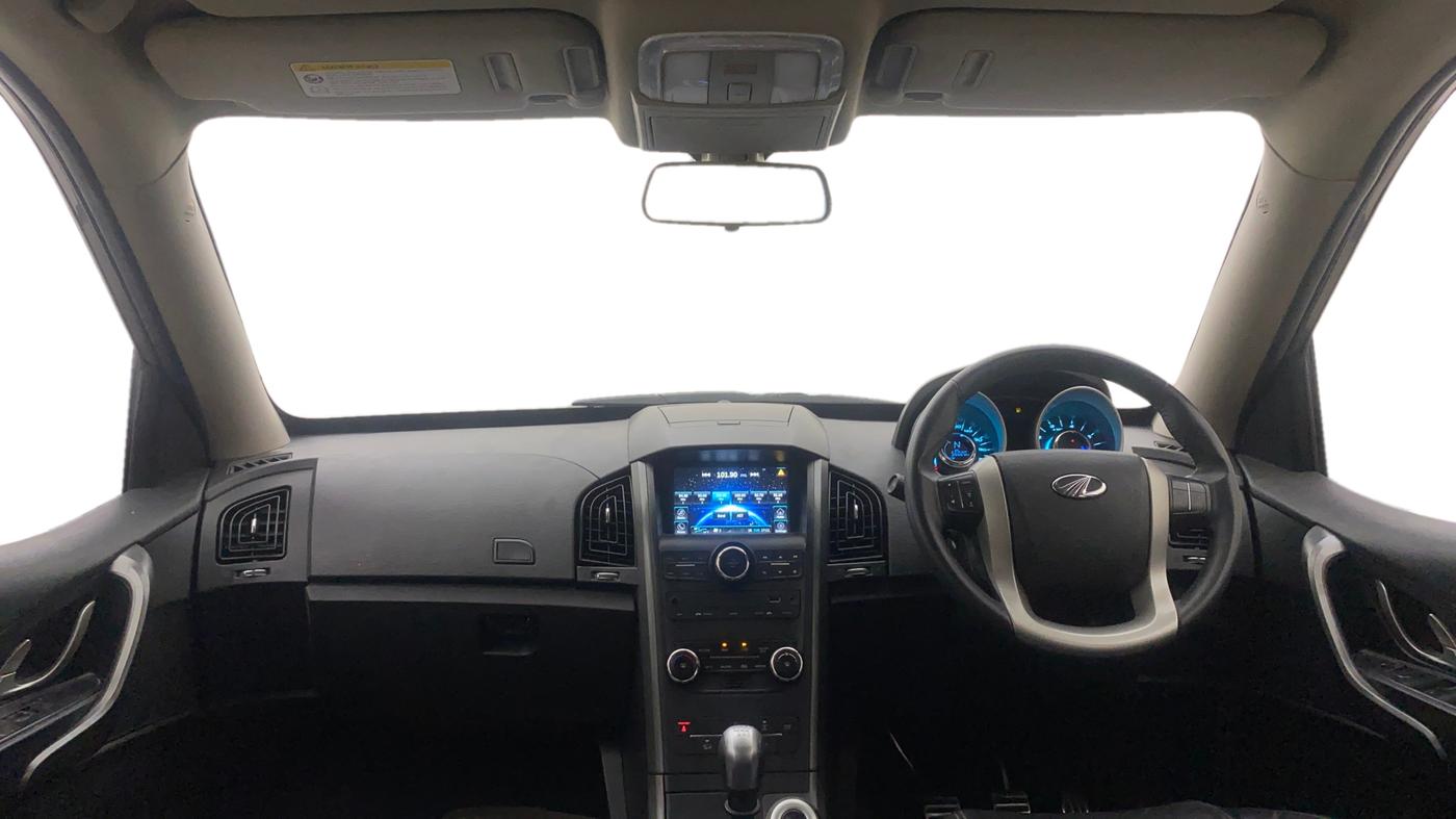 2018 Mahindra XUV500 W10, Diesel, Manual, 55,972 km, Dashboard