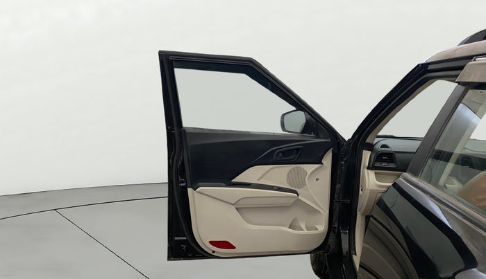 2021 Mahindra XUV300 W6 1.2 PETROL, Petrol, Manual, 31,207 km, LHS Front Door