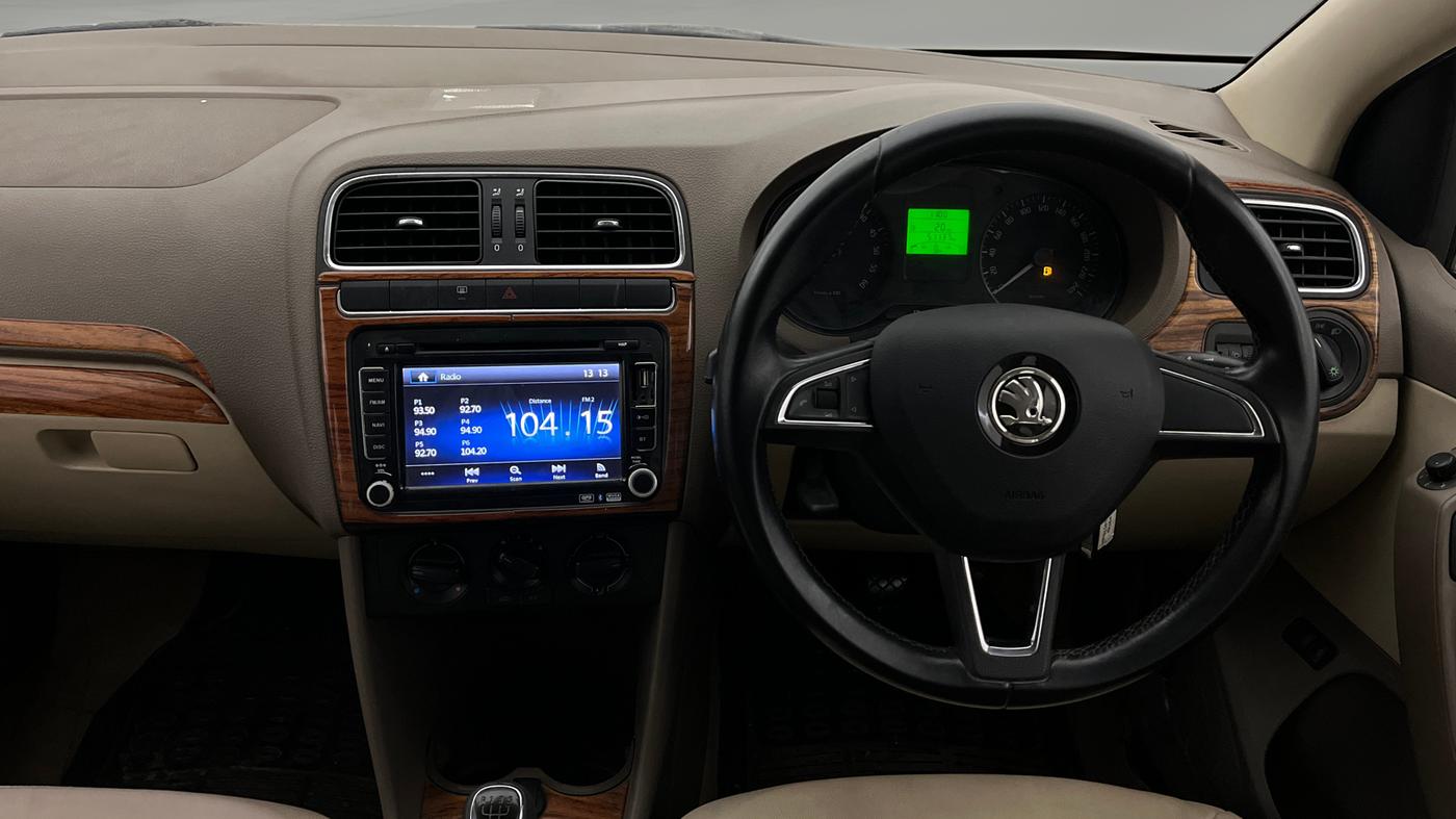 2014 Skoda Rapid AMBITION 1.6 TDI CR MT PLUS, Diesel, Manual, 51,112 km, Steering Wheel Close Up