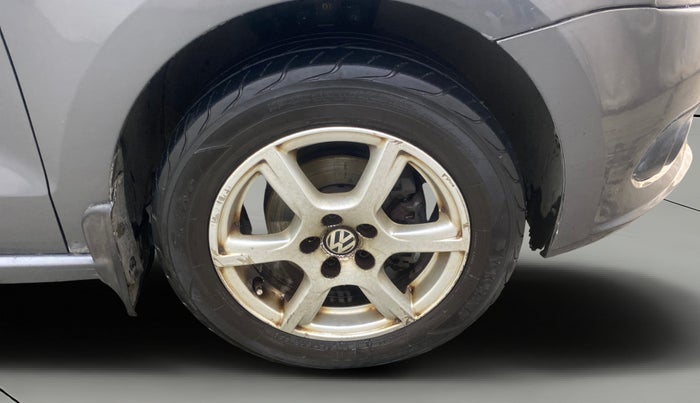 2014 Volkswagen Vento HIGHLINE PETROL AT, Petrol, Automatic, 92,209 km, Right Front Wheel