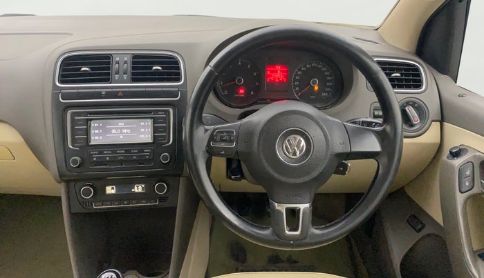 2013 Volkswagen Vento HIGHLINE 1.6 MPI, Petrol, Manual, 1,14,206 km, Steering Wheel Close Up