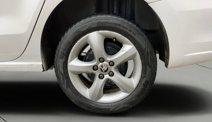 2014 Skoda Rapid AMBITION 1.6 MPI MT PLUS, Petrol, Manual, 1,04,953 km, Left Rear Wheel