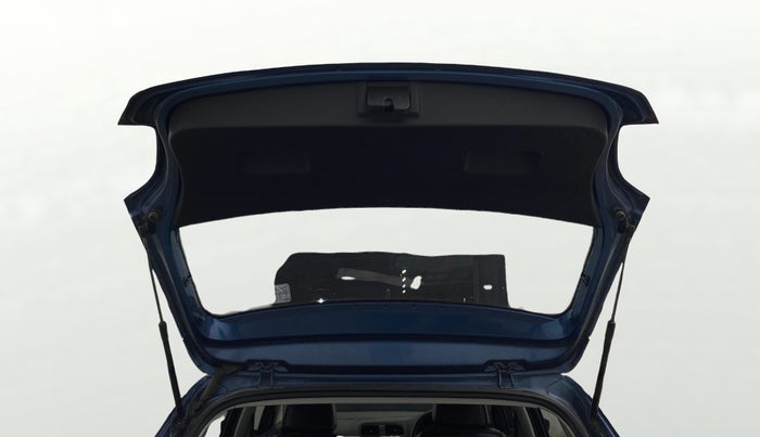 2016 Volkswagen Polo COMFORTLINE 1.2L, Petrol, Manual, 58,130 km, Boot Door Open