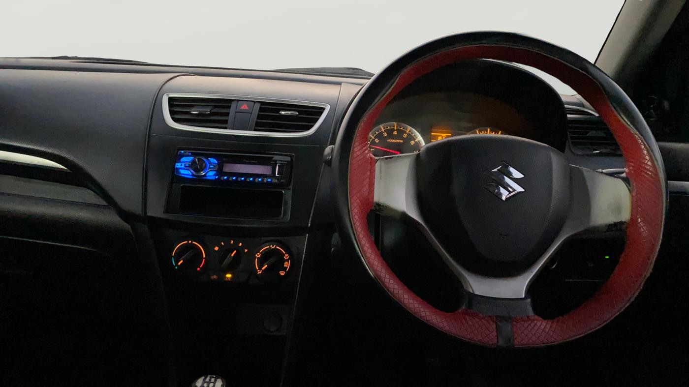 2012 Maruti Swift VXI, Petrol, Manual, 1,20,290 km, Steering Wheel Close Up