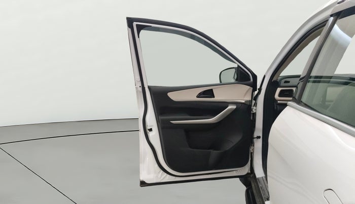 2022 Mahindra XUV700 MX P MT 5 STR, Petrol, Manual, 12,995 km, LHS Front Door