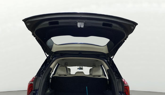 2022 Mahindra XUV700 AX 3 P MT 5 STR, Petrol, Manual, 74,579 km, Boot Door Open