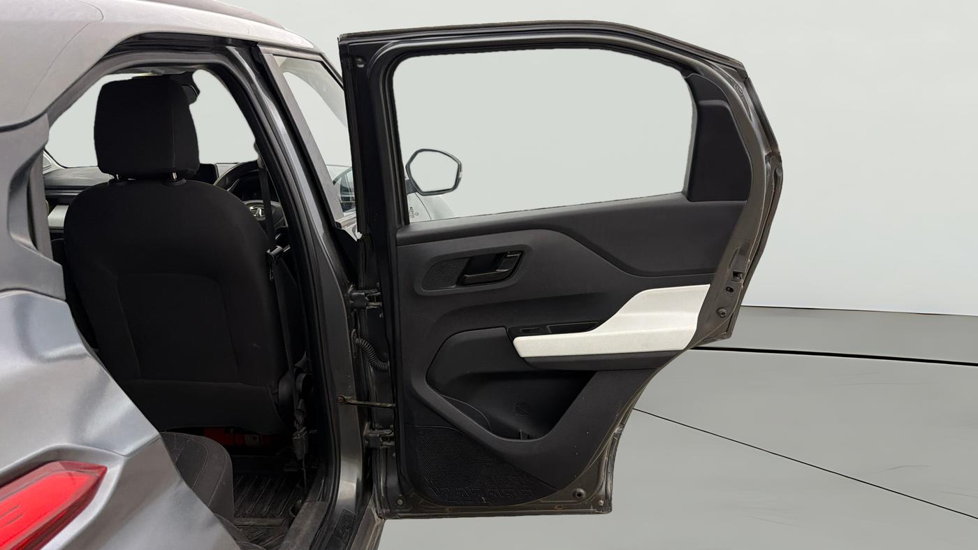 2023 Tata PUNCH ACCOMPLISHED DAZZLE SUNROOF CNG MT, CNG, Manual, 56,886 km, RHS Rear Door