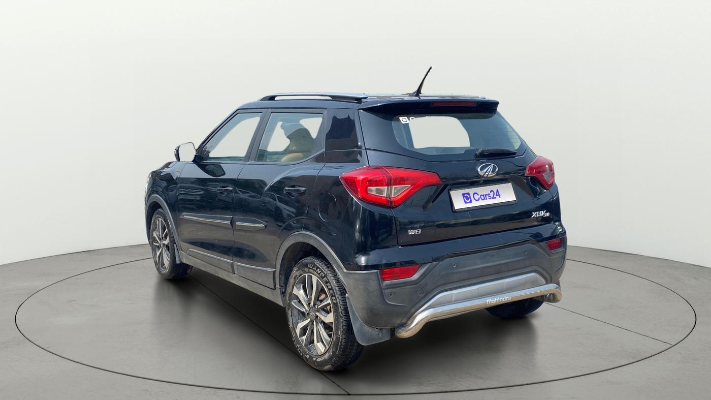 2019 Mahindra XUV300 W8 (O) 1.2 PETROL, Petrol, Manual, 1,00,047 km, Left Back Diagonal