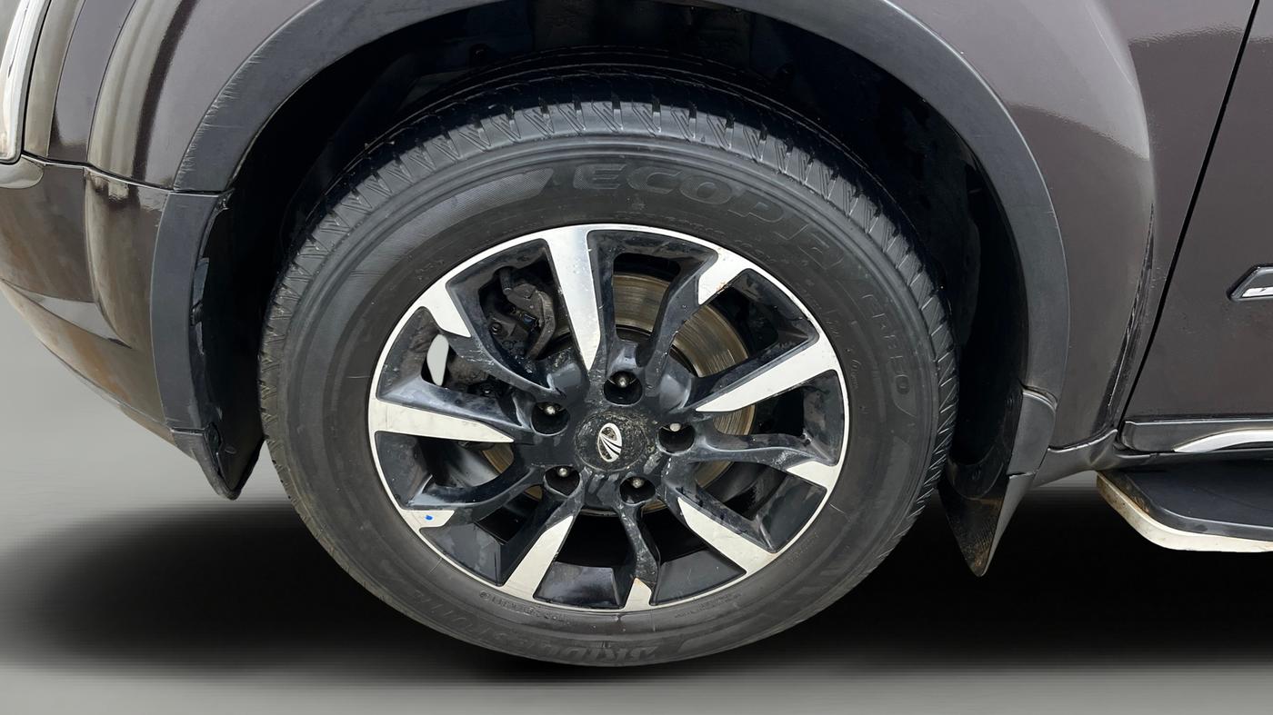 2019 Mahindra XUV500 W11, Diesel, Manual, 58,142 km, Left Front Wheel