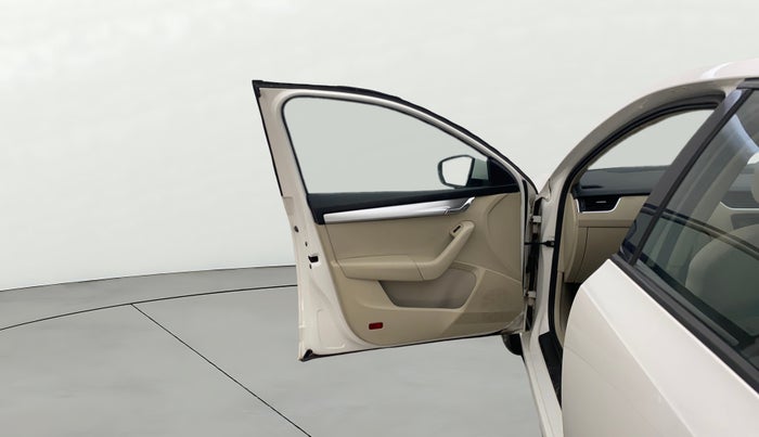 2019 Skoda Octavia AMBITION 1.4 TSI, Petrol, Manual, 94,162 km, LHS Front Door