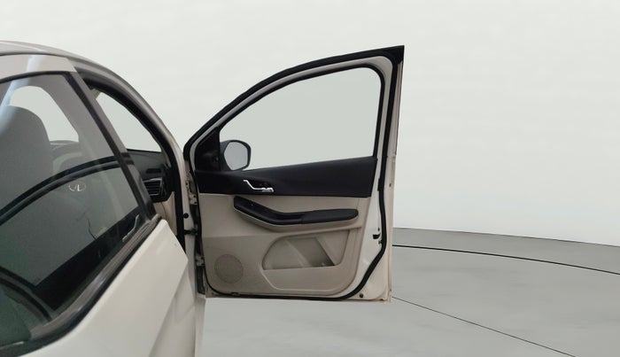 2022 Tata Tiago XZ PLUS CNG, CNG, Manual, 47,300 km, RHS Front Door