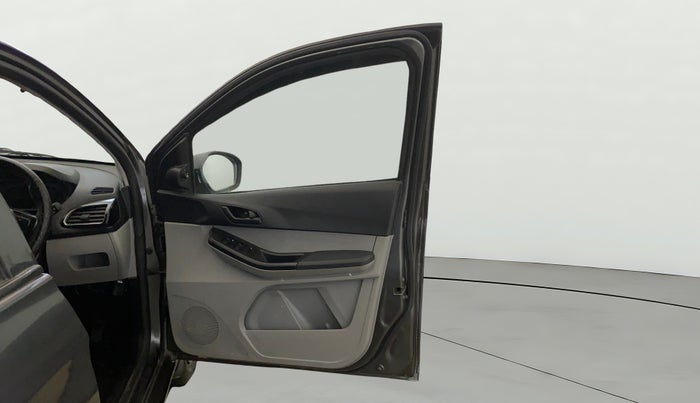 2023 Tata Tiago XT (O) PETROL, Petrol, Manual, 33,548 km, RHS Front Door