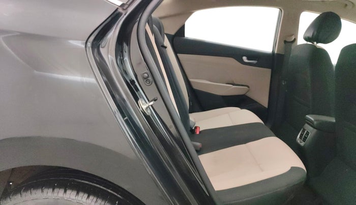 2019 Hyundai Verna 1.6 VTVT SX, Petrol, Manual, 41,403 km, Right Side Rear Door Cabin