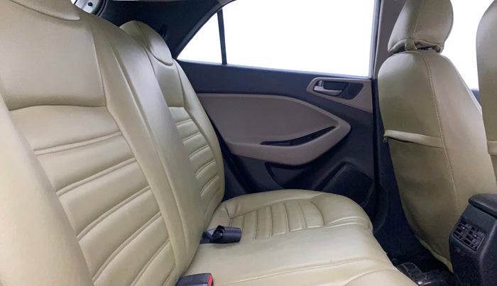 2015 Hyundai Elite i20 SPORTZ 1.2 (O), Petrol, Manual, 26,207 km, Right Side Rear Door Cabin