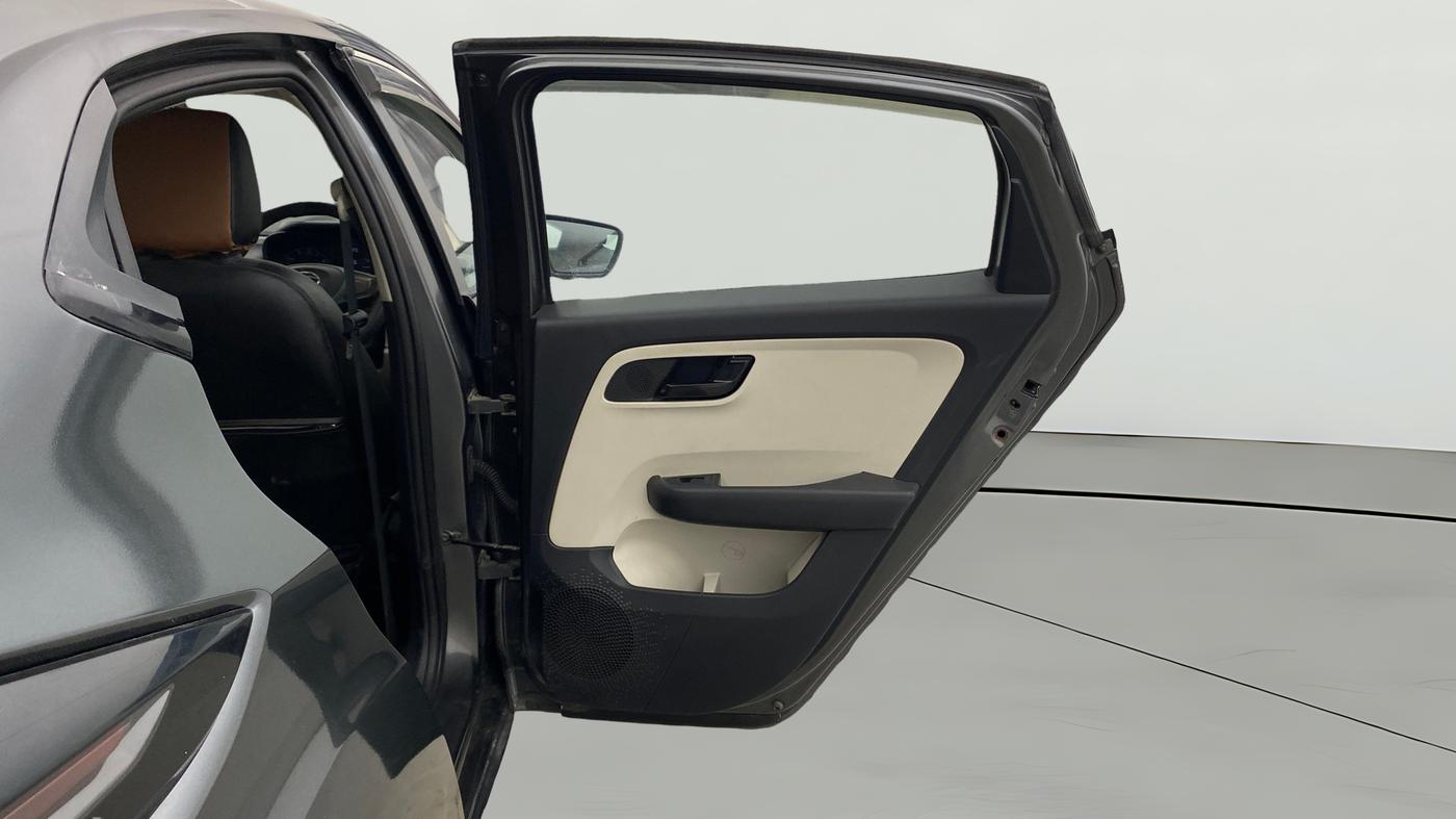 2022 Tata ALTROZ XM PLUS PETROL, Petrol, Manual, 22,988 km, RHS Rear Door