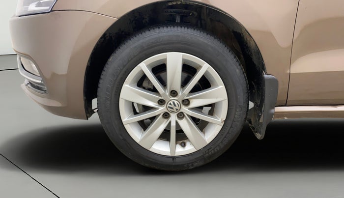 2017 Volkswagen Polo HIGHLINE1.2L, Petrol, Manual, 67,745 km, Left Front Wheel