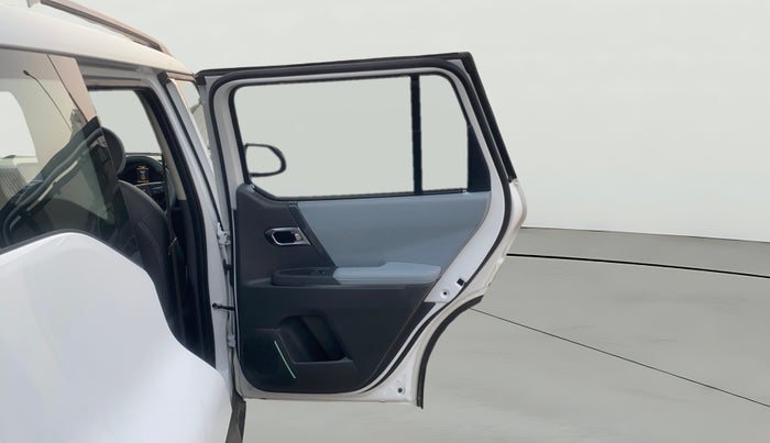 2025 KIA SYROS  HTX 1.0 Turbo 6MT, Petrol, Manual, 2,598 km, RHS Rear Door