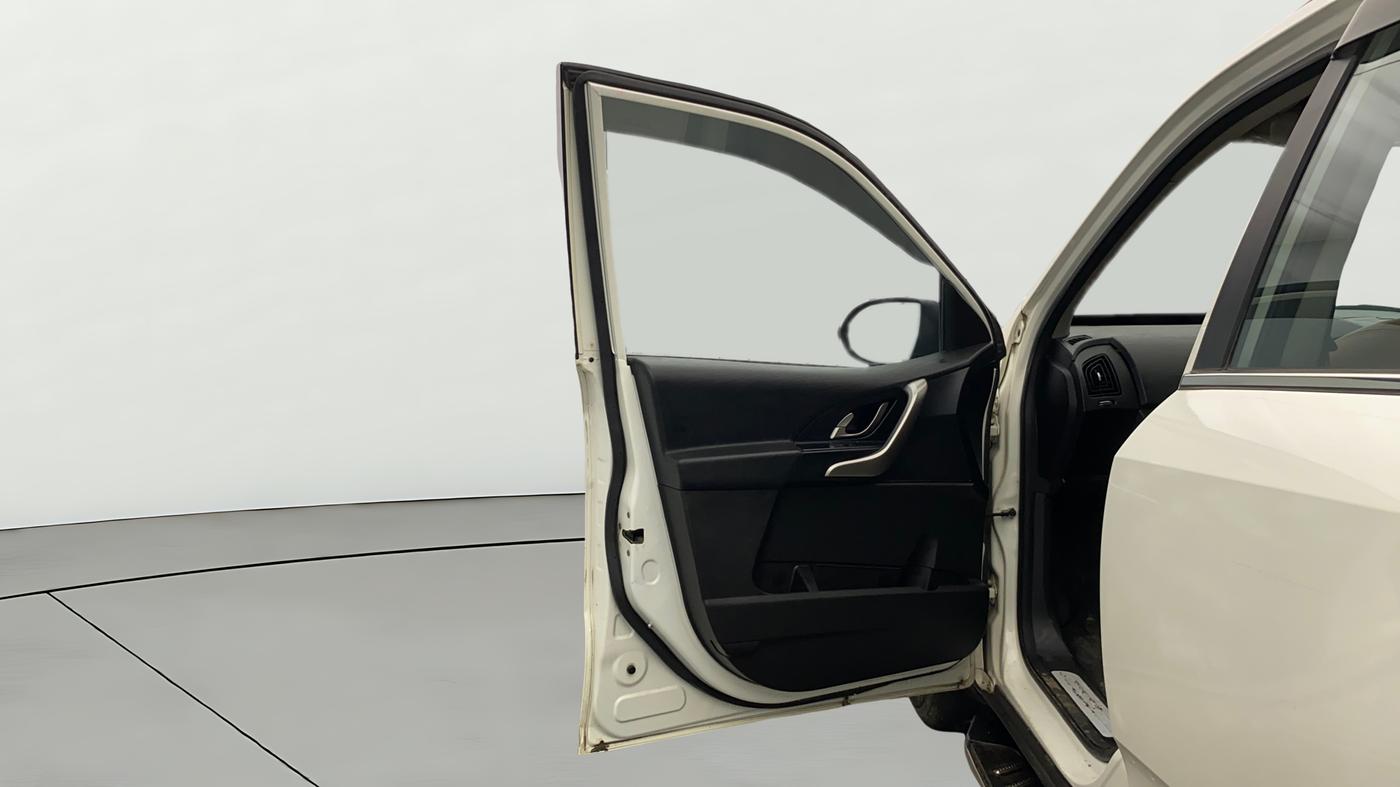 2020 Mahindra XUV500 W9, Diesel, Manual, 40,716 km, LHS Front Door