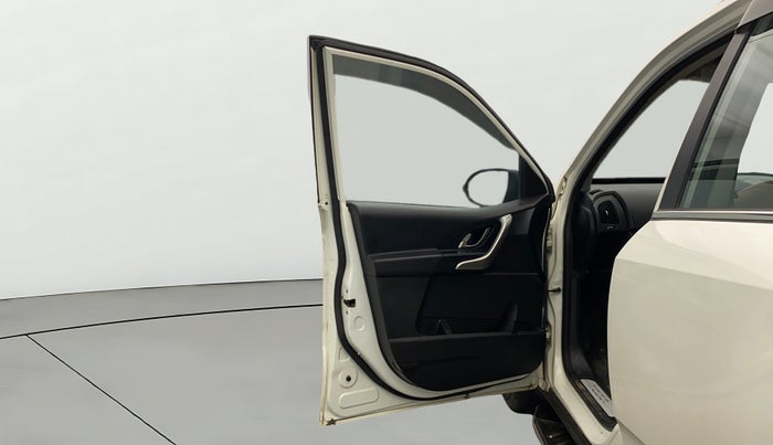 2020 Mahindra XUV500 W9, Diesel, Manual, 40,716 km, LHS Front Door