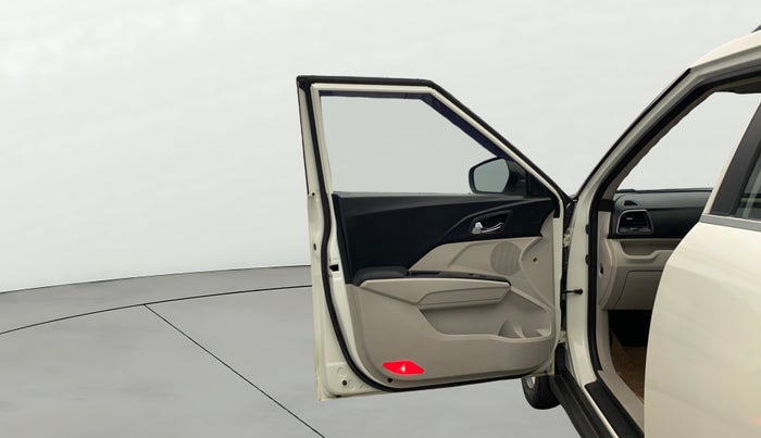 2020 Mahindra XUV300 W8 1.2 PETROL, Petrol, Manual, 31,768 km, LHS Front Door