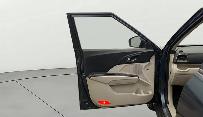 2021 Mahindra XUV300 W8 1.2 PETROL, Petrol, Manual, 52,390 km, LHS Front Door