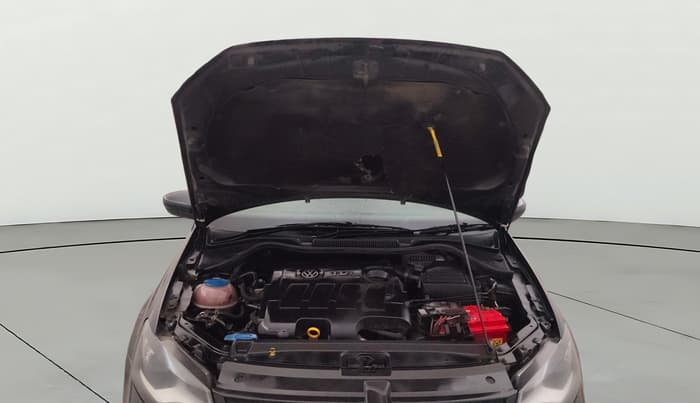 2015 Volkswagen Vento HIGHLINE 1.5 AT, Diesel, Automatic, 1,43,813 km, Open Bonet