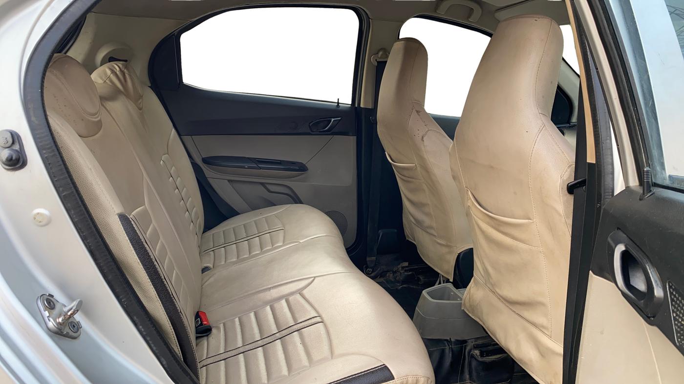 2018 Tata Tiago XT PETROL, Petrol, Manual, 41,061 km, Right Side Rear Door Cabin