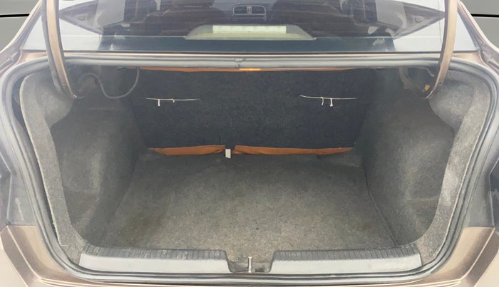 2016 Volkswagen Ameo HIGHLINE1.5L, Diesel, Manual, 1,21,509 km, Boot Open Zoomed View