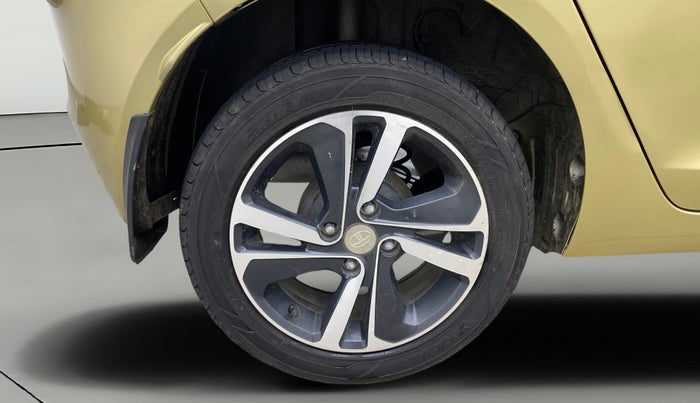 2020 Tata ALTROZ XZ PETROL, Petrol, Manual, 25,134 km, Right Rear Wheel