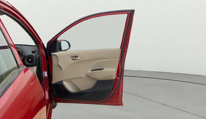 2019 Hyundai NEW SANTRO SPORTZ CNG, CNG, Manual, 52,823 km, RHS Front Door