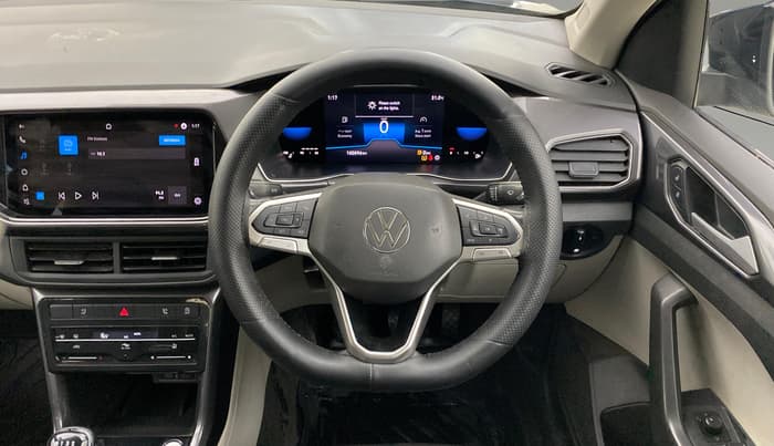 2022 Volkswagen TAIGUN TOPLINE 1.0 TSI MT, Petrol, Manual, 1,00,095 km, Steering Wheel Close Up