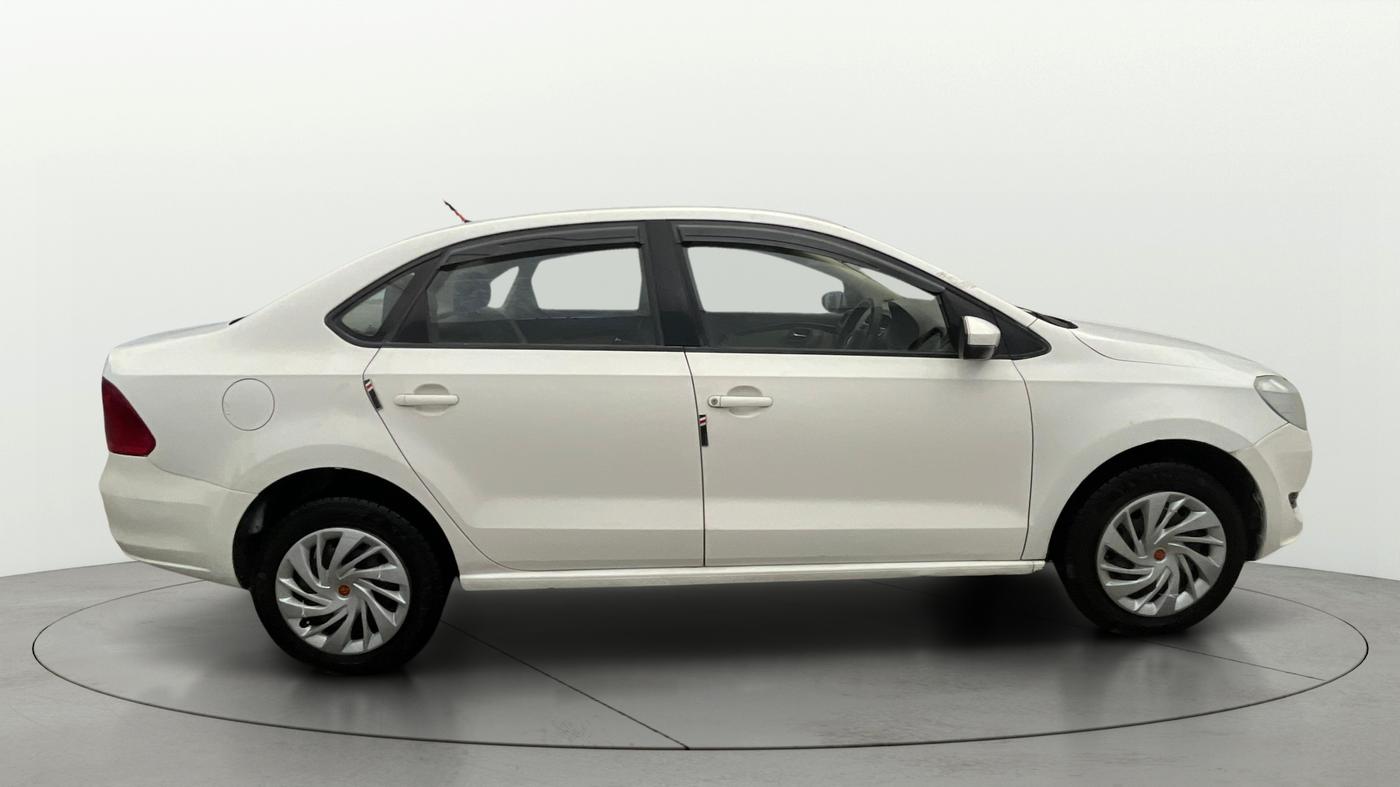 2015 Skoda Rapid 1.6 MPI ACTIVE, Petrol, Manual, 94,515 km, Right Side View