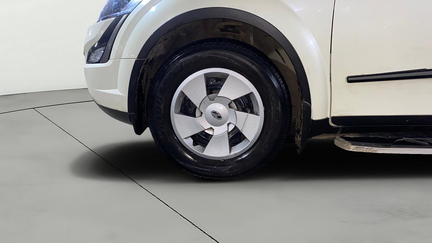 2021 Mahindra XUV500 W7 AT, Diesel, Automatic, 10,547 km, Left Front Wheel
