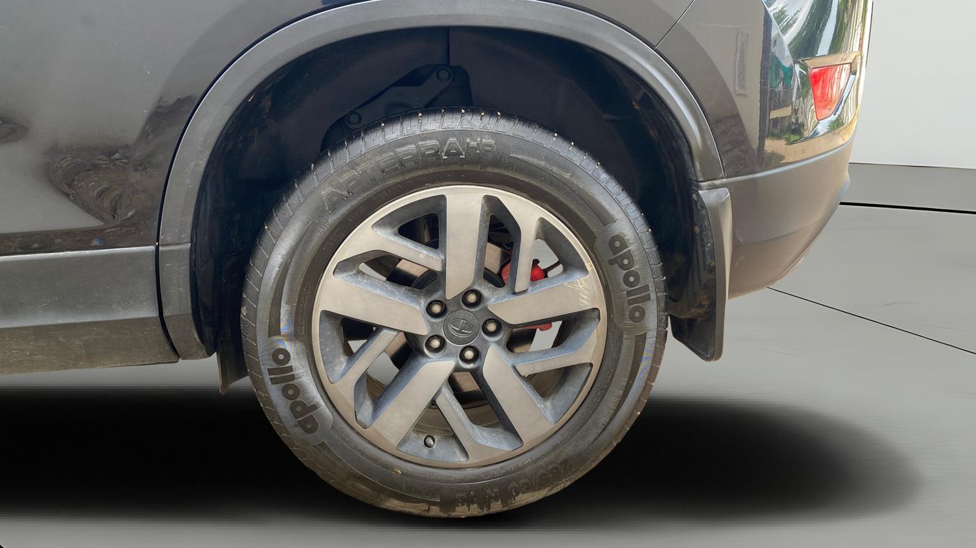 2023 Tata Harrier XZA + O 2.0L RED DARK EDITION 5 STR, Diesel, Automatic, 14,786 km, Left Rear Wheel