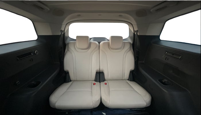 2022 Mahindra XUV700 AX 7 LUXURY P AT 7 STR, Petrol, Automatic, 44,614 km, Third Seat Row ( optional )